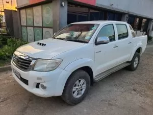 2013 TOYOTA HILUX  D4D WITH CANOPY